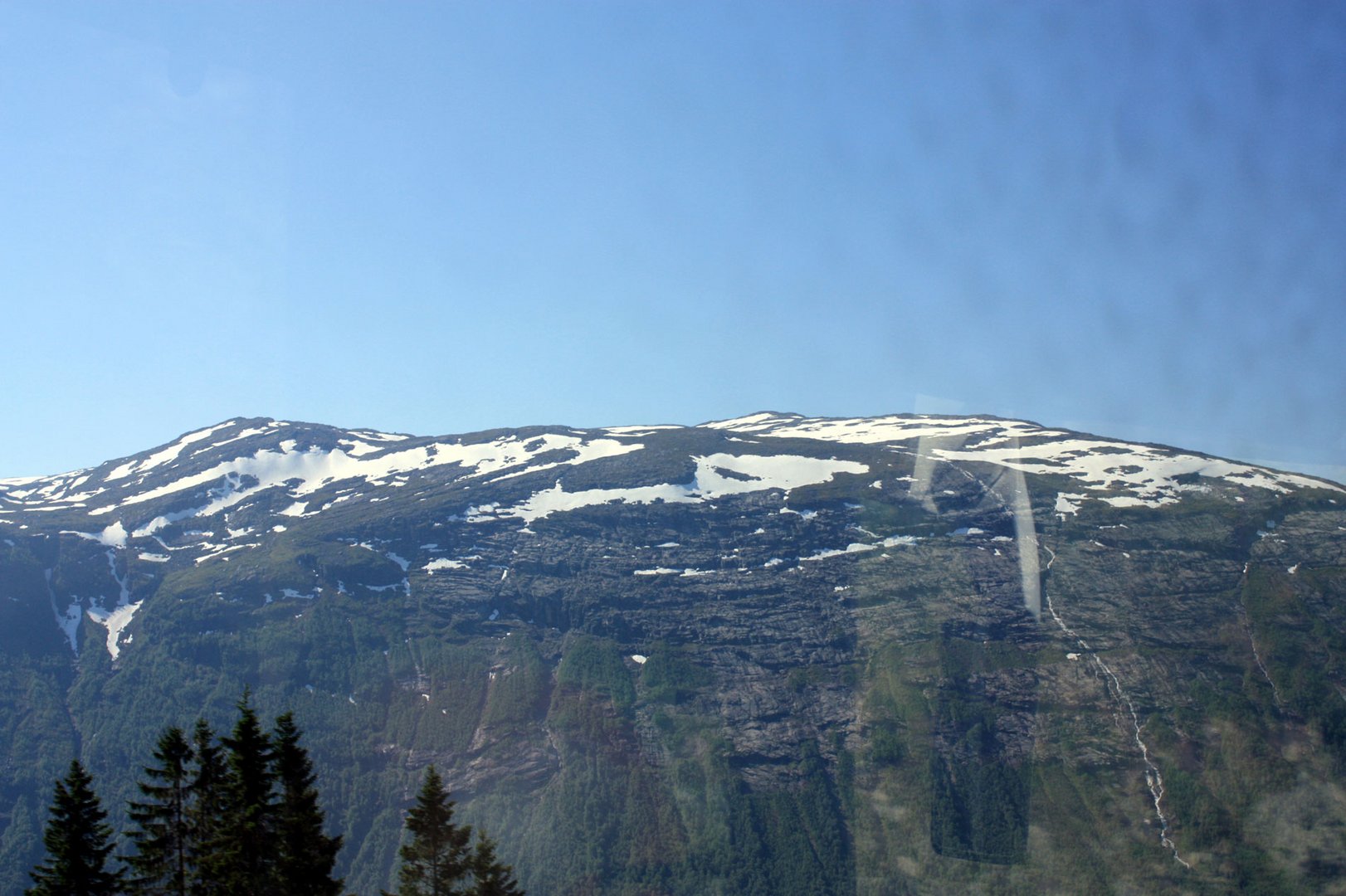 ein Teil des größten Inlandgletschers Norwegens - aus dem Bus gesehen