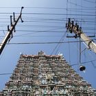 Ein Tempelturm des Shri Minakshi-Tempels in Madurai ...