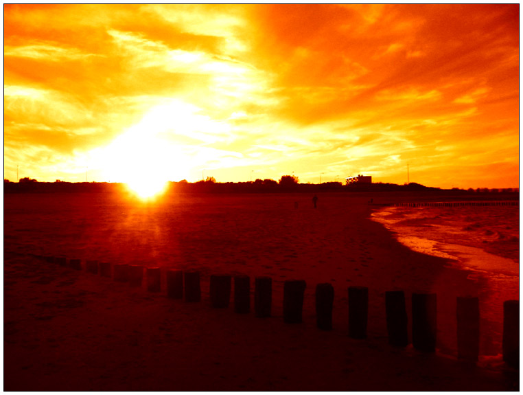 ein toller Strand in Holland mit Sepia fotografiert und den Kontrast erhöht