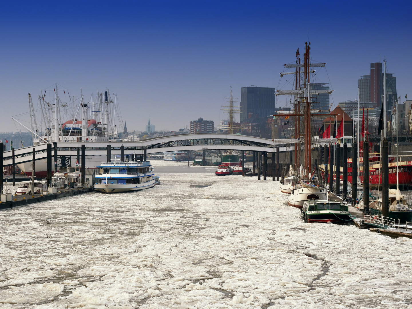 Ein traumhafter Wintertag im Hamburger Hafen 2018