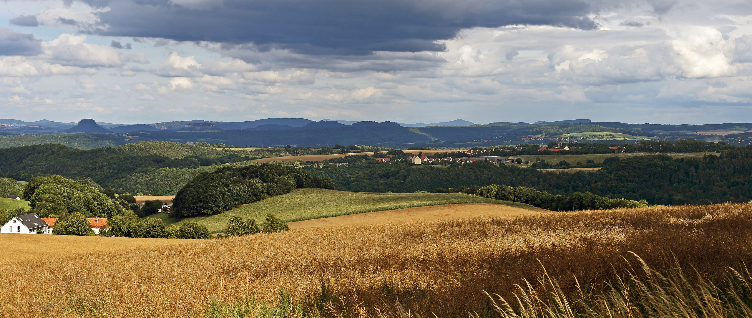 Ein traumhaftes Wetterfenster gestern am späteren Nachmittag über der Sächsischen Schweiz...