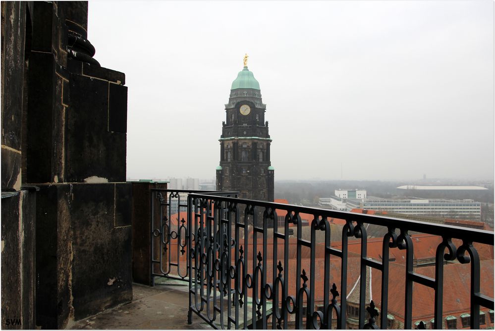 Ein trüber Februartag über den Dächern Dresdens