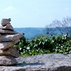 ein Turm aus Steinbrocken