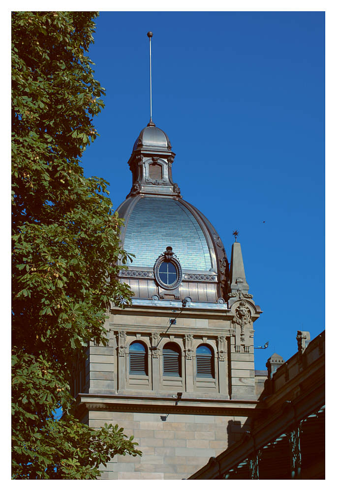 Ein Turm der "Historischen Stadthalle Wuppertal"