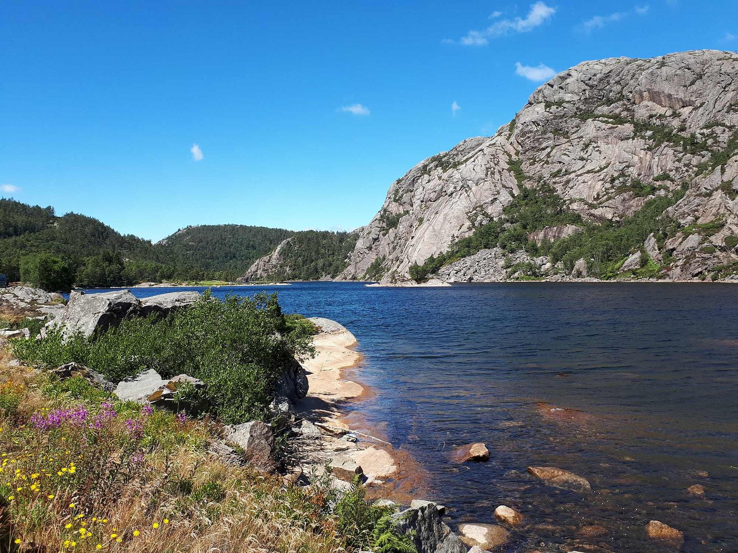 Ein typischer See in Südnorwegen...