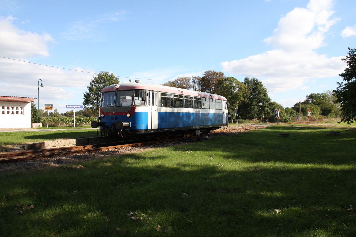 Ein Uerdinger-Triebwagen in Groß Langerwisch 1.