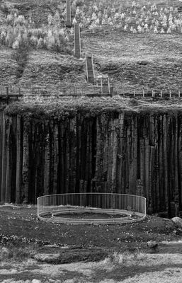 Ein Ufo ist gelandet? Laufstall für Trollkinder?