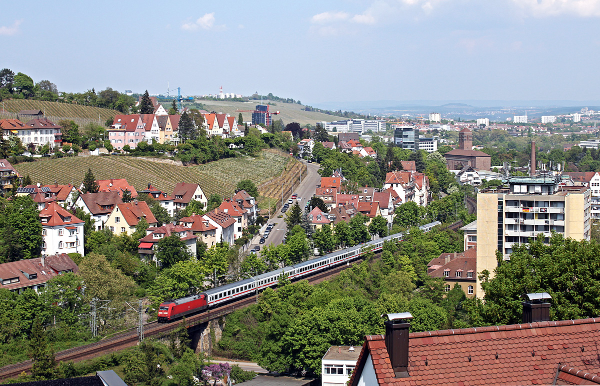 Ein Umleiter InterCity in Stuttgarts Nobelviertel