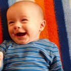 ein unbeschwertes Babylachen