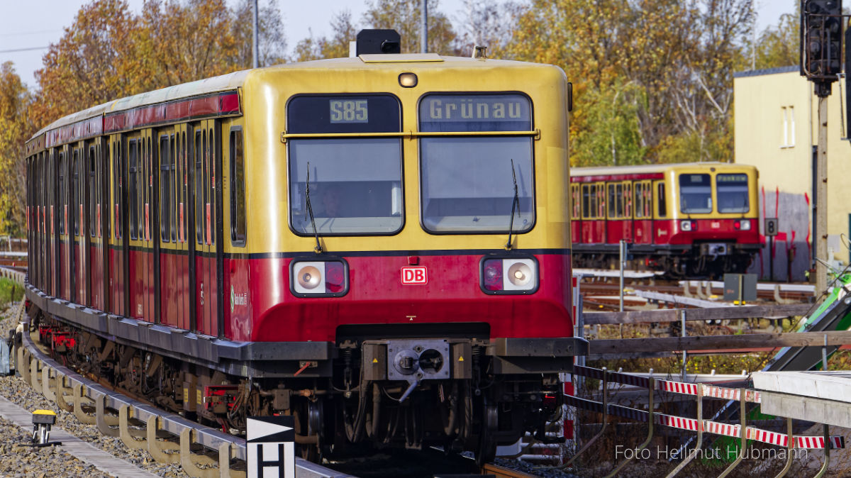 EIN- UND AUSFAHRT DER BR485