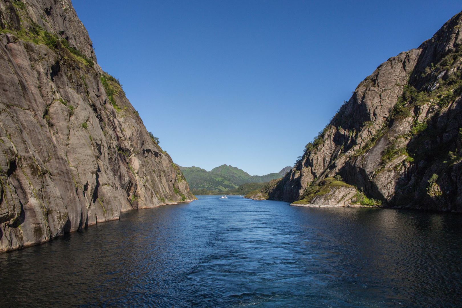 Ein- und Ausfahrt Trollfjord - Norwegen