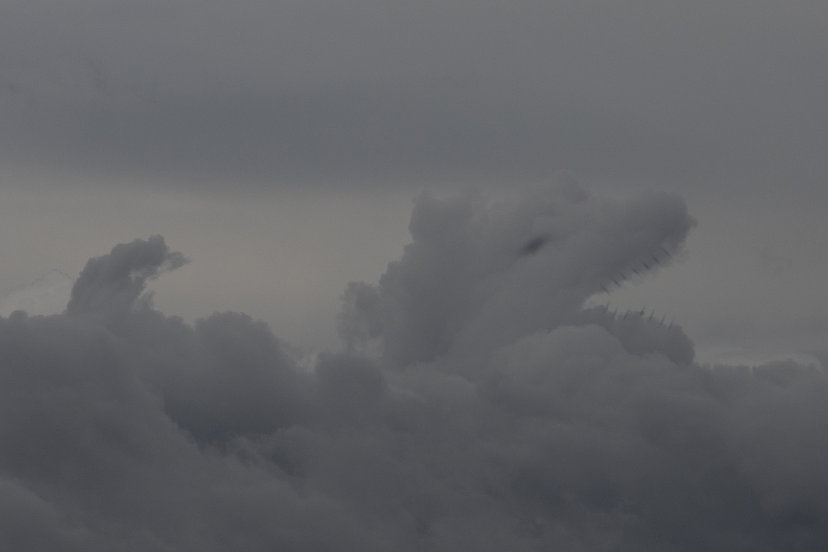 ein Ungeheuer in den Wolken