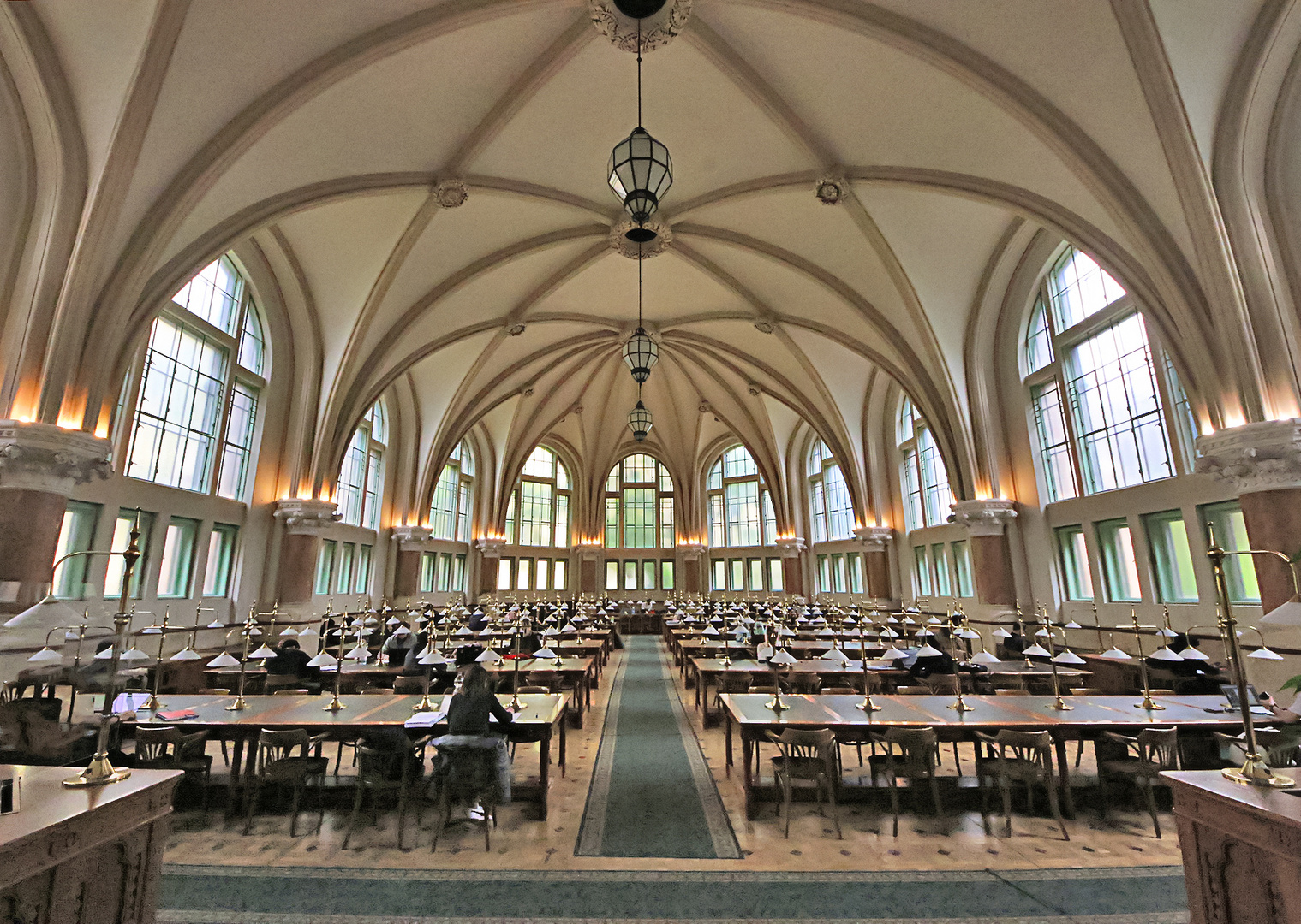 Ein Universitätslesesaal in Budapest