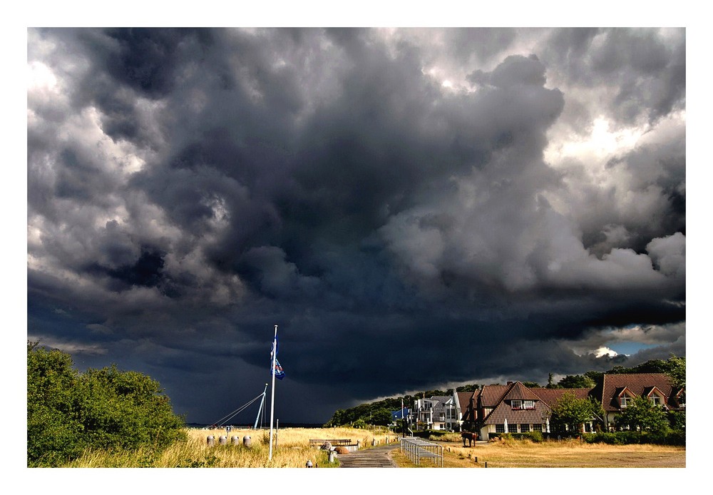 ..ein unwetter zieht auf....color