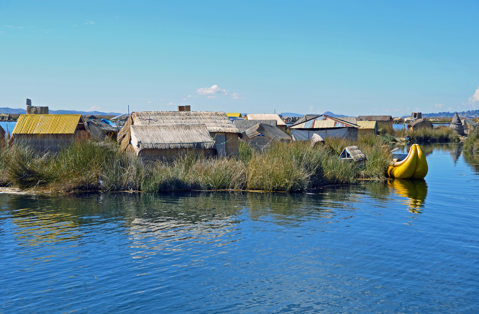 Ein Urodorf am Titicacasee in der Bucht von Puno