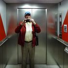 Ein User im Aufzug