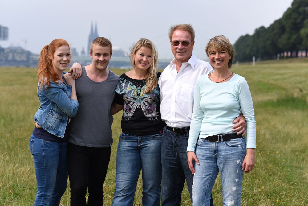 Ein Vater und drei Mütter ergeben drei Töchter und einen Sohn ;-)