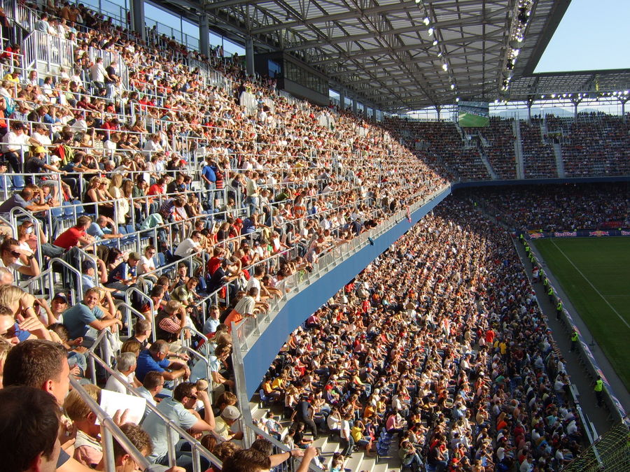 Ein Volles Fussballstadion Foto Bild Sport Ballsport Fussball Bilder Auf Fotocommunity