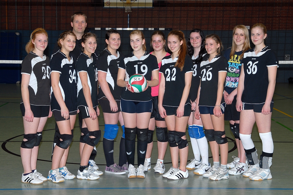 . Ein Volleyballteam des SC Hennen .