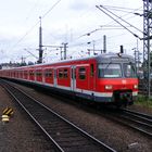 Ein Vollzug der DB-Baureihe 420 bei der Einfahrt in den Düsseldorfer Hauptbahnhof