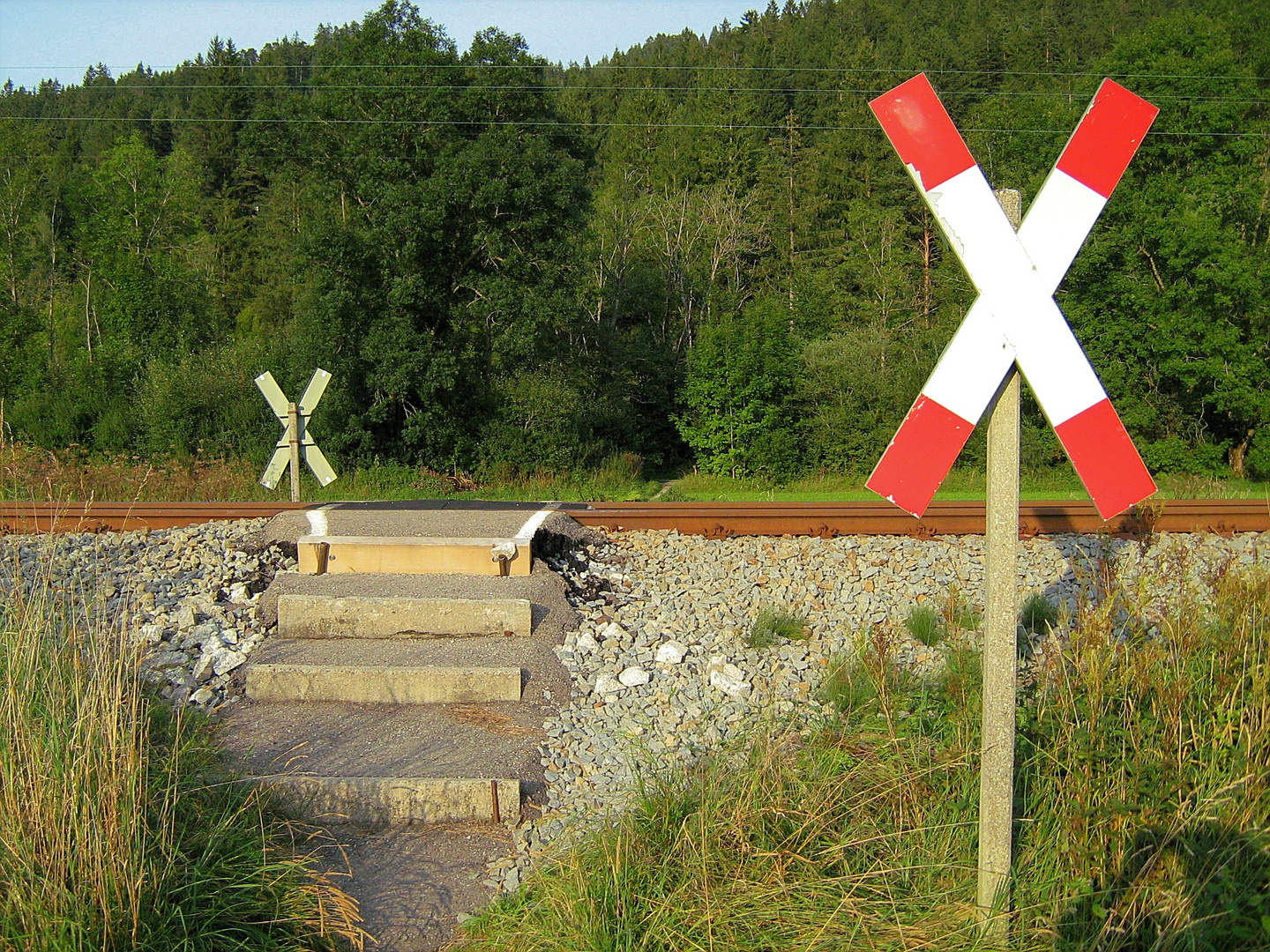 Ein vorbildlicher Bahnübergang !!!