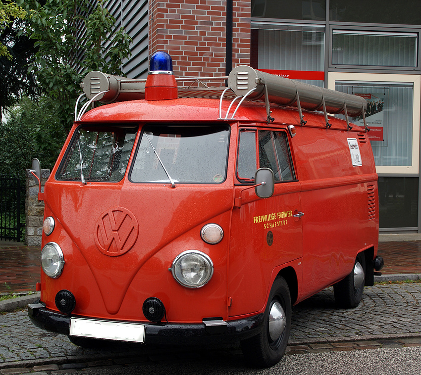 Ein VW Bus als Feuerwehrfahrzeug