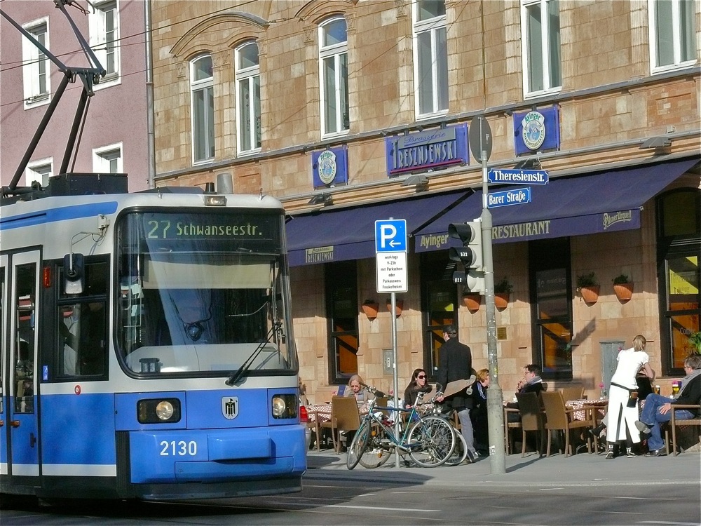 Ein Wagen von der Linie 27