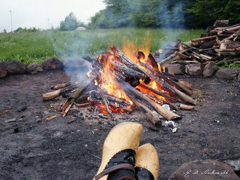 Ein warmes Plätzchen am Lagerfeuer