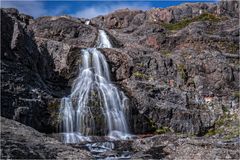 Ein Wasserfall am Rastplatz...