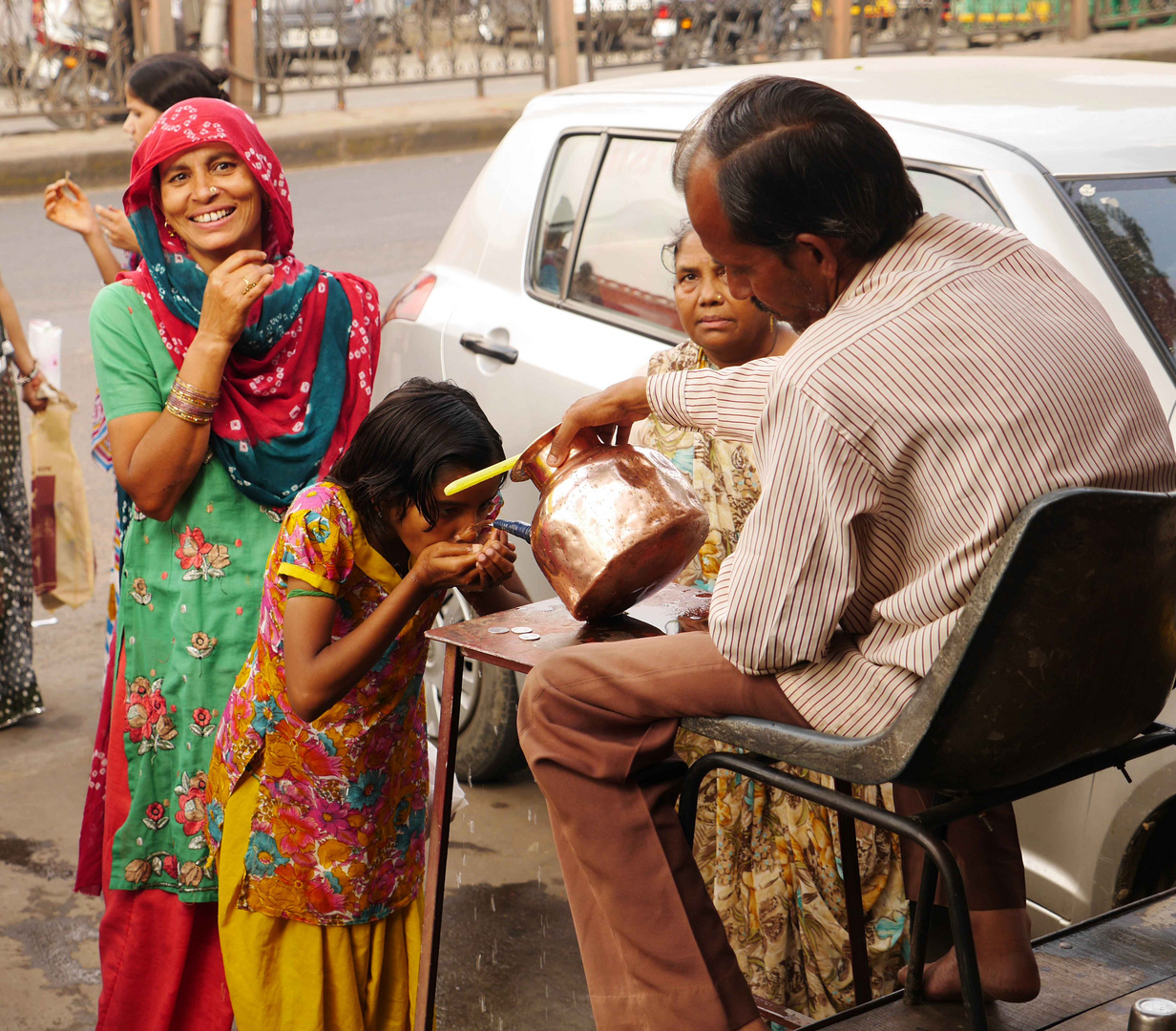 Ein Wasserverkäufer in Jaipur