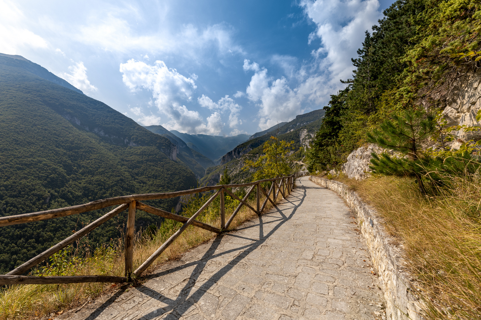 Ein Weg irgendwo in Italien