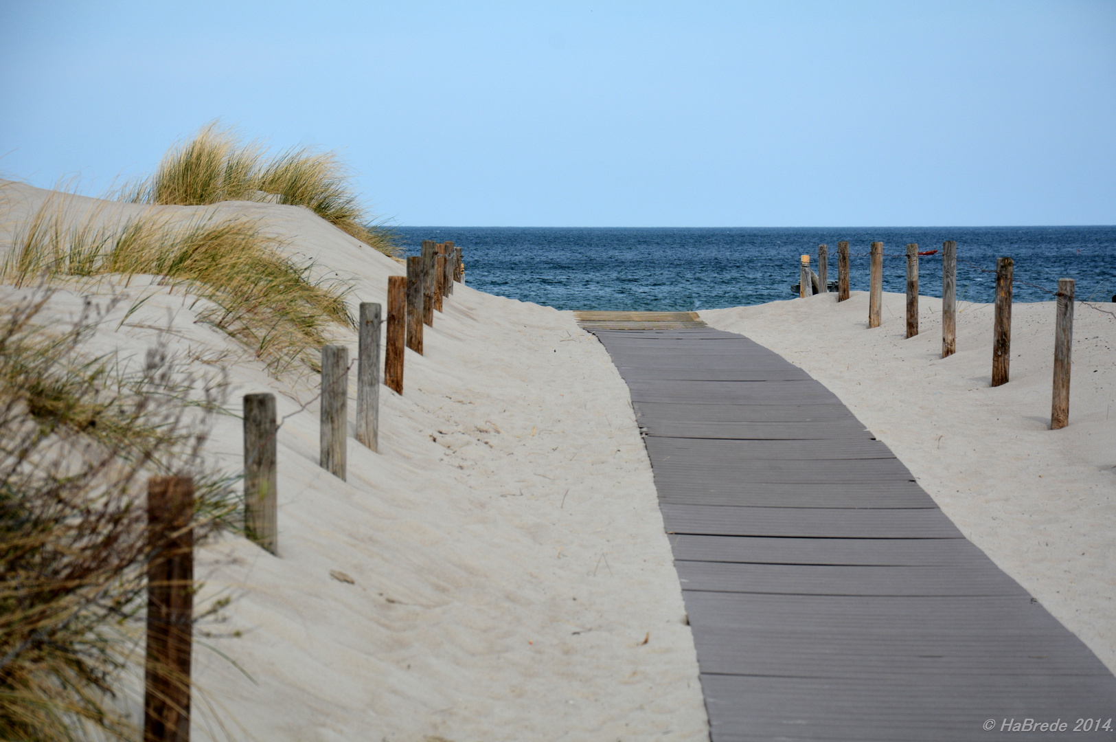 Ein Weg zum Strand von Warnemünde Foto & Bild | landschaft, meer