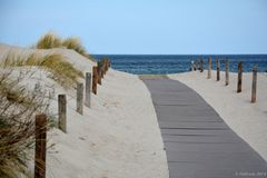 Ein Weg zum Strand von Warnemünde