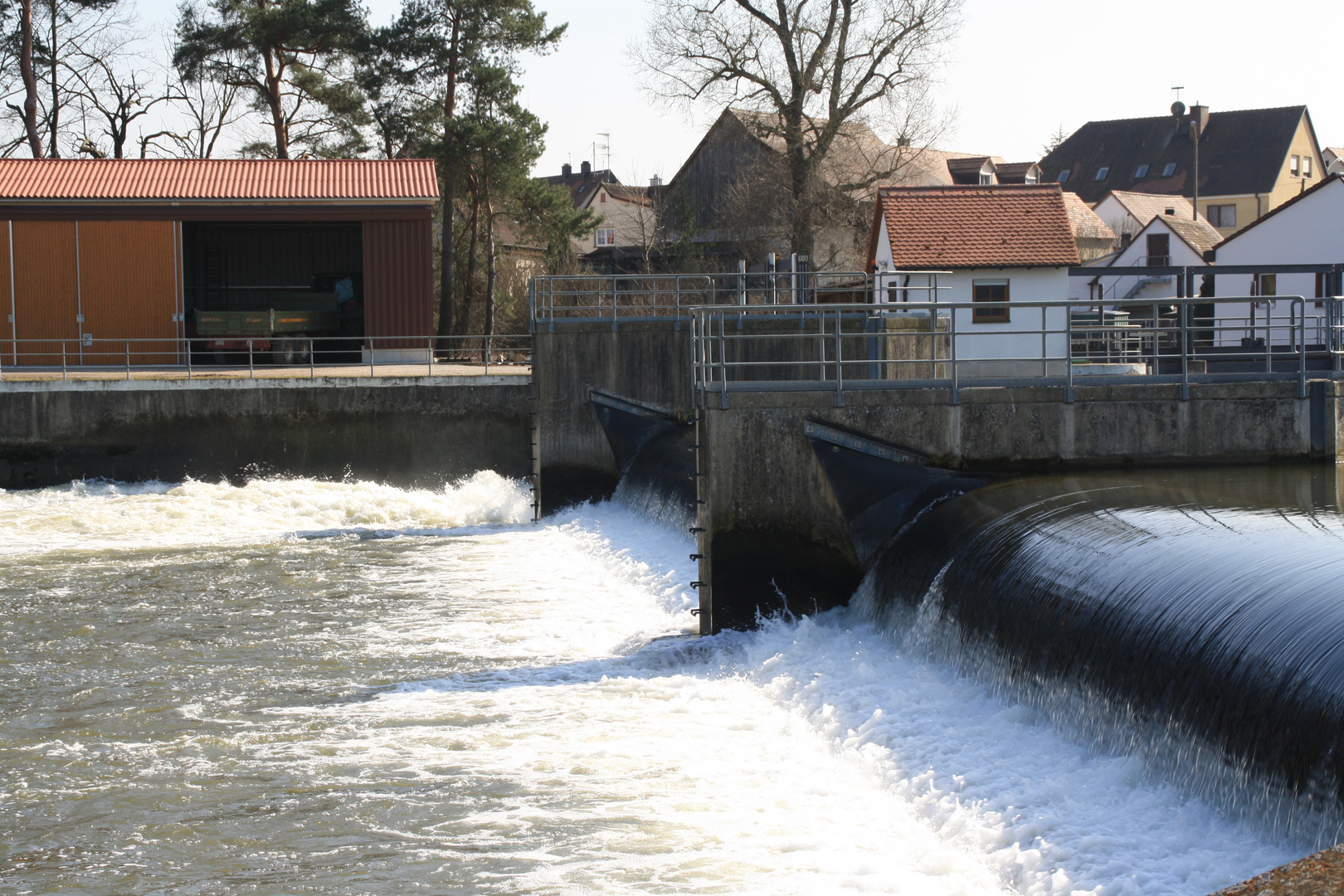 Ein Wehr an der Regnitz