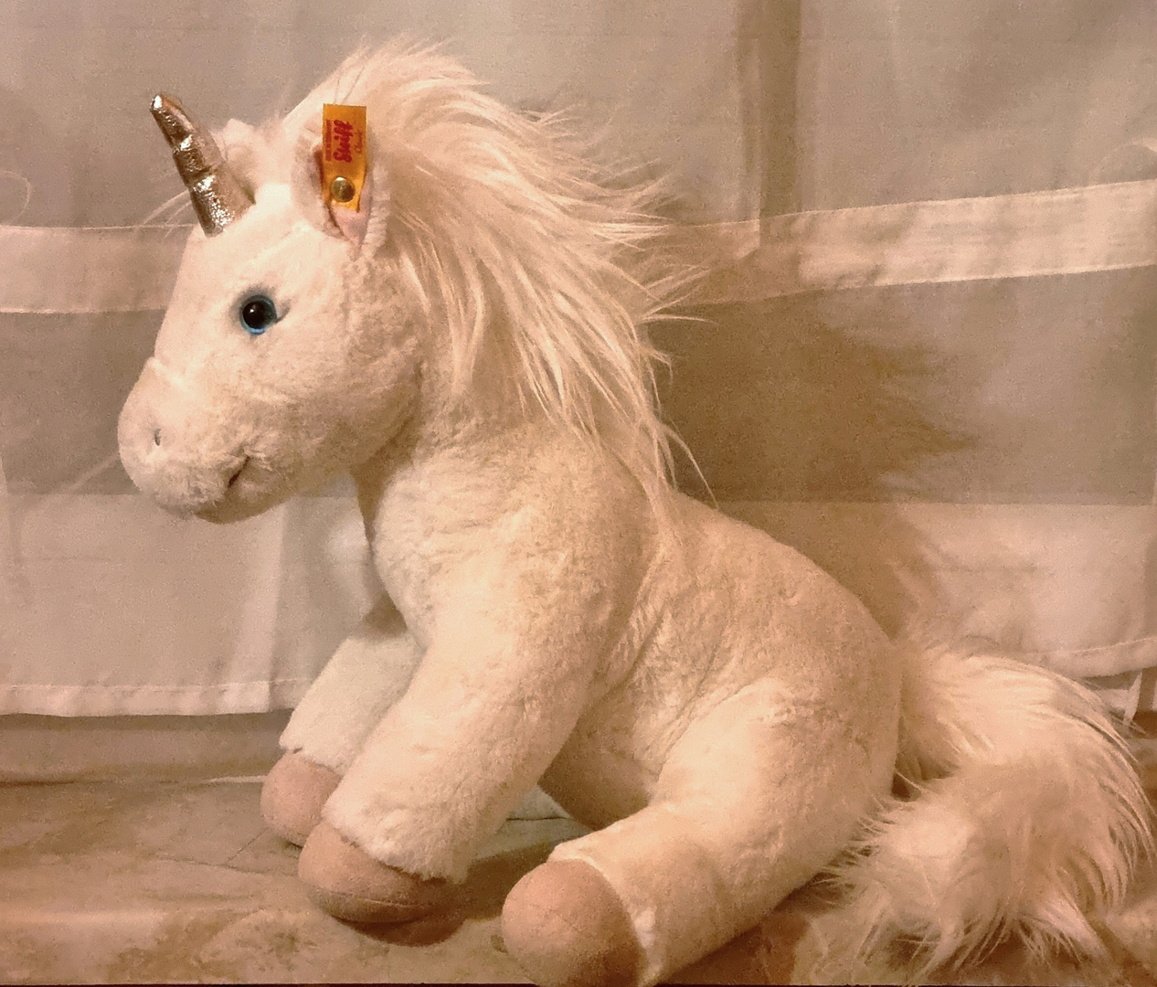  Ein Weihnachtsgeschenk, Einhorn von Steiff