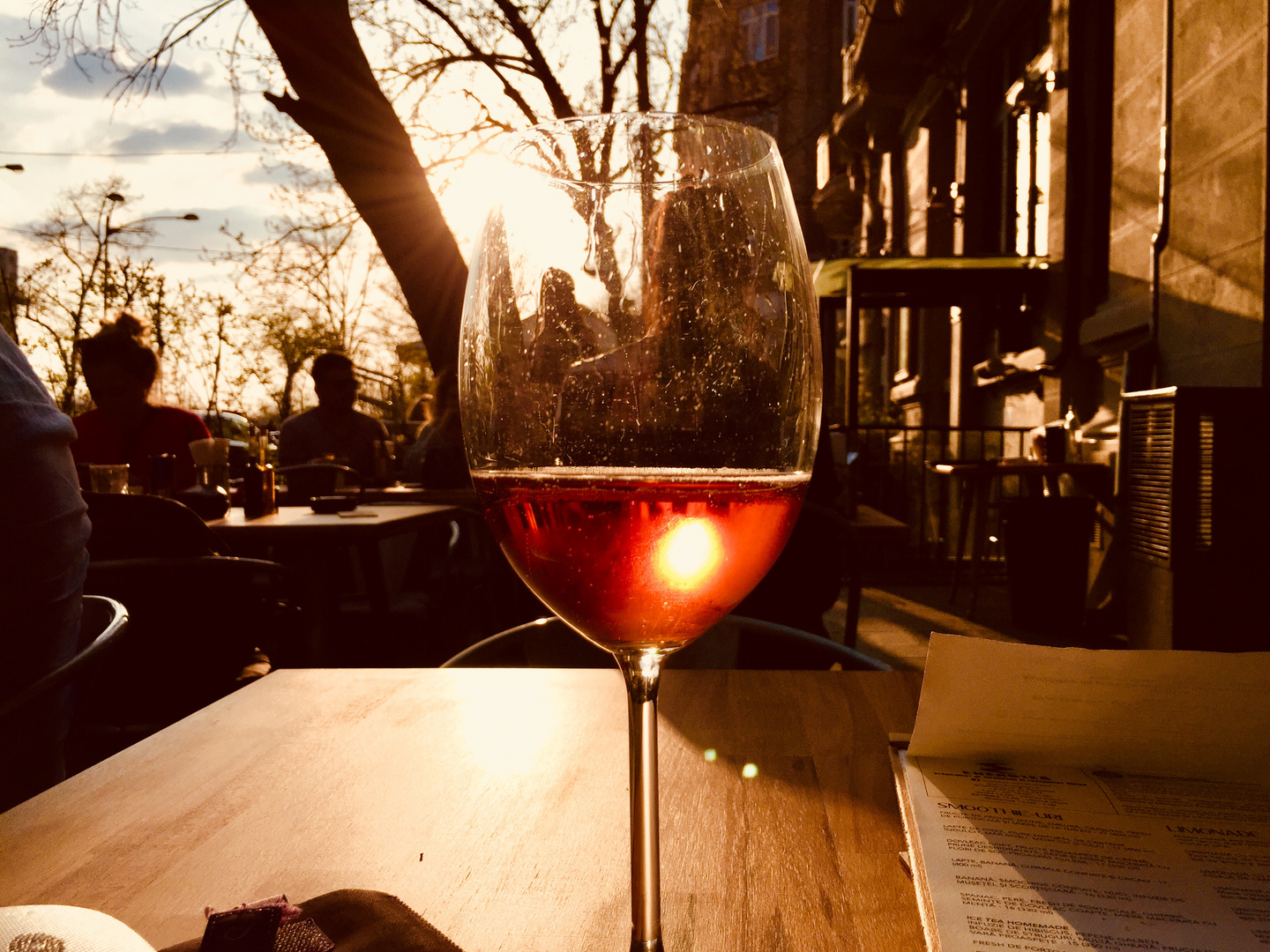 Ein Wein zum Sonnenuntergang