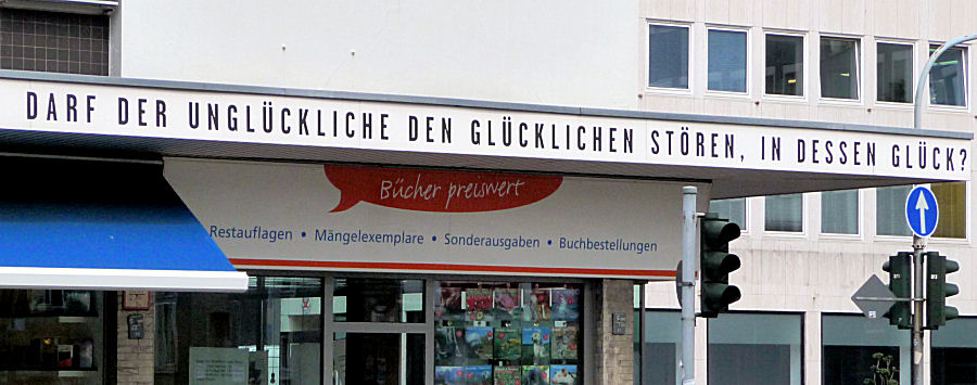 Ein weiser Spruch an einem Düsseldorfer Buchladen