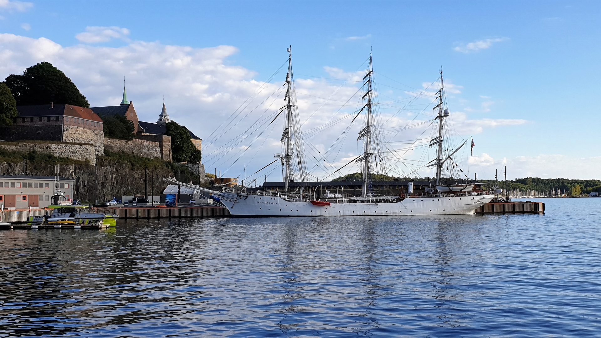 ein weißer Segler aus Norwegen ( Christian Radich )