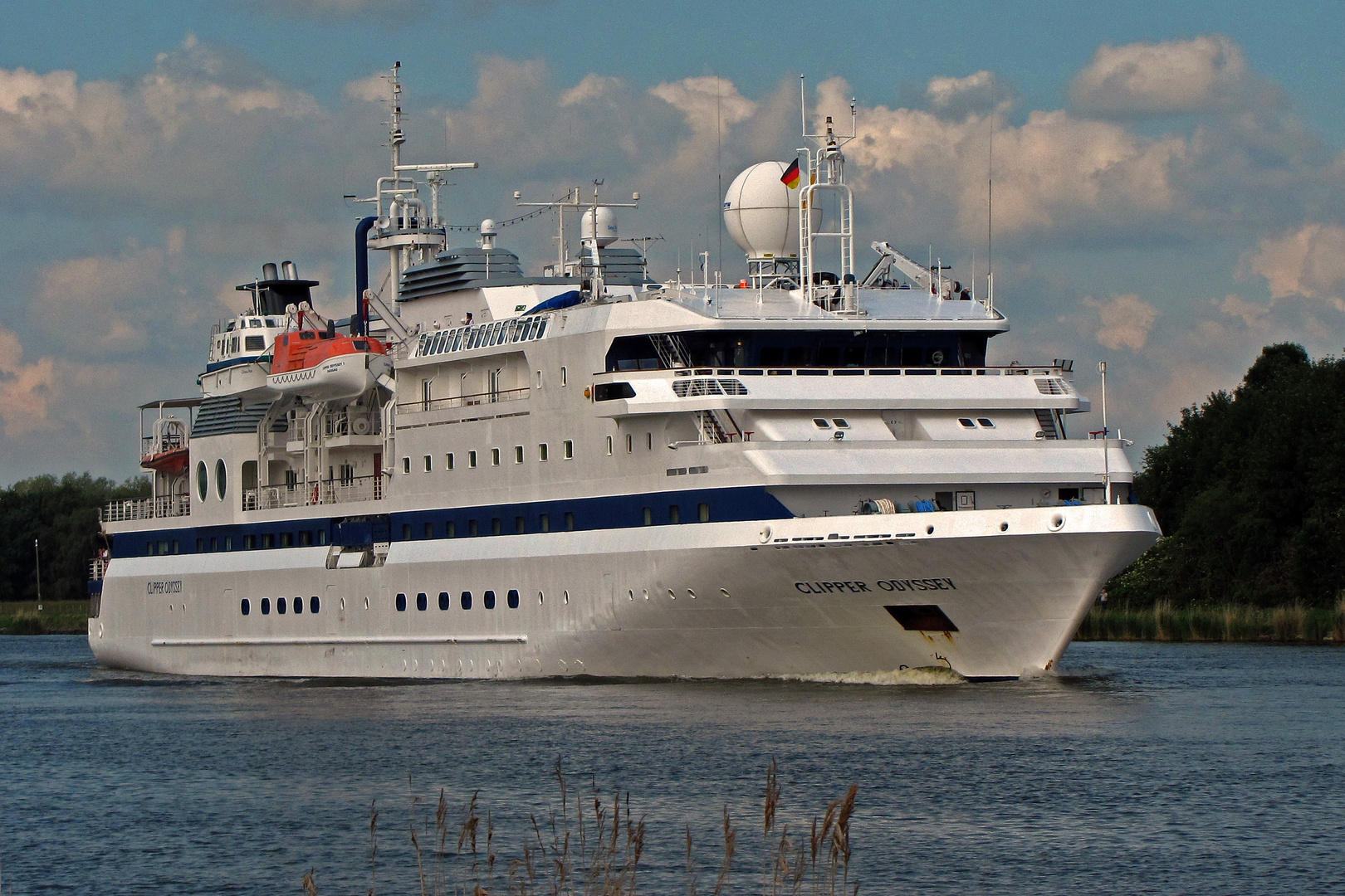 ein weißes Traumschiff