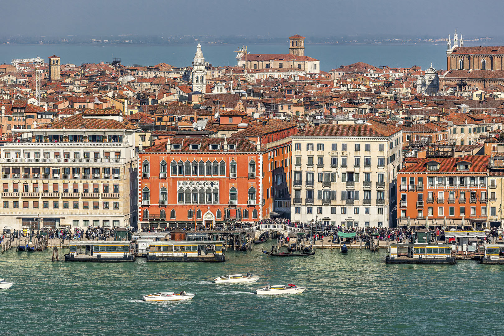 Ein weiter Blick auf Venedig