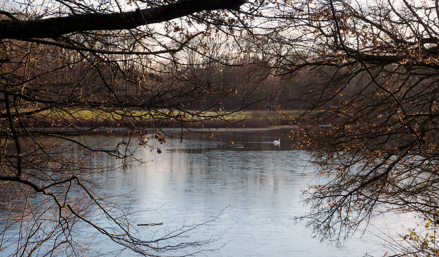 Ein wenig vereist ist der See ... 