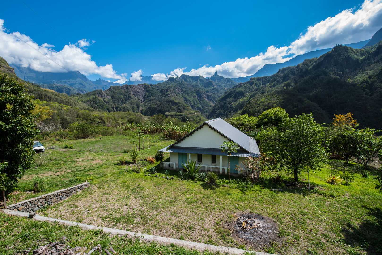 Ein Wohnhaus mitten in der traumhaften Landschaft