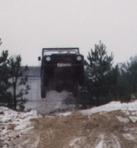 Ein Wolf (Mercedes G250D) beim fliegen :-)