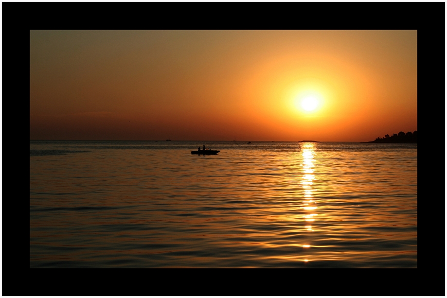 ein wunderschöner Sonnenuntergang mit Blick auf die Adria