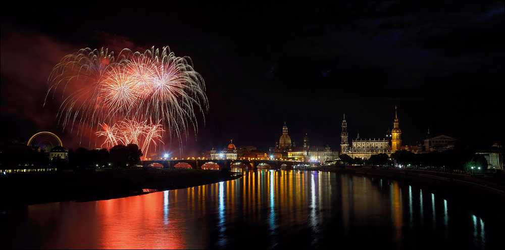 Ein zauberhaftes Feuerwerk ...,