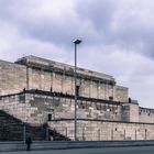 Ein Zeitzeuge vor der Tribüne?