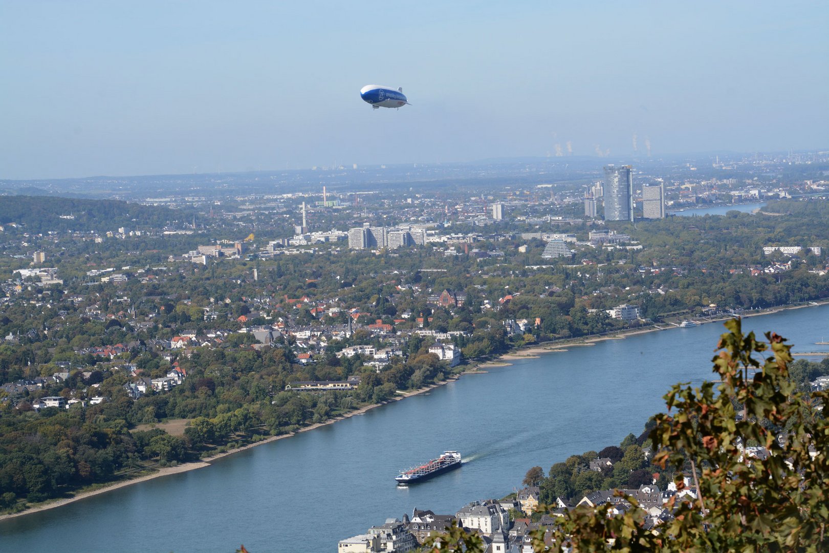 Ein Zeppelin über Bonn-Bad Godesberg