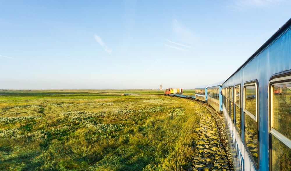 Ein Zug im Marschland von Wangerooge