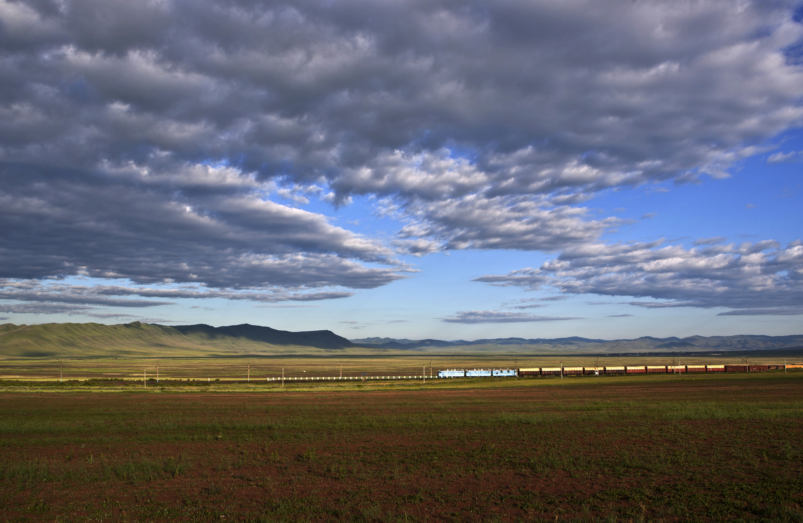 Ein Zug in der Kakasischen Steppe