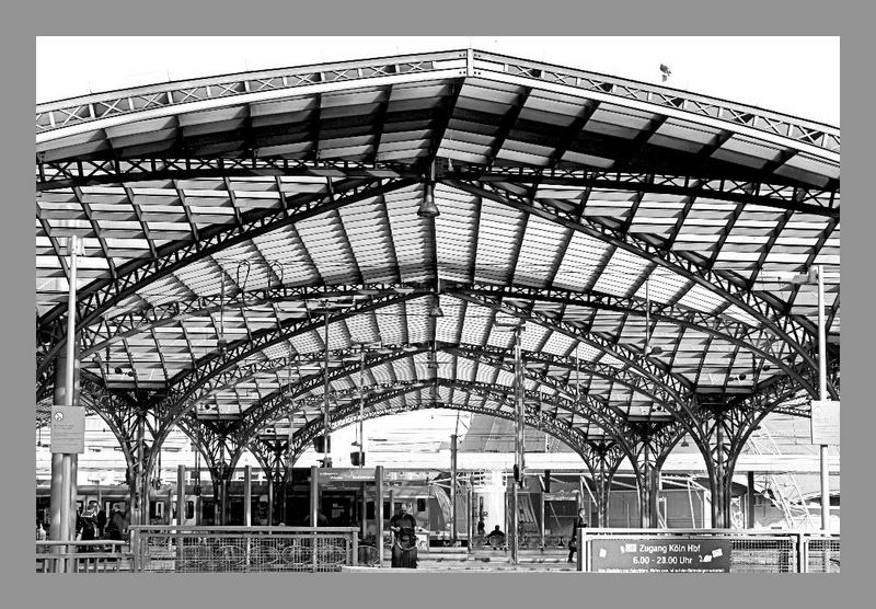 Ein Zug wird Kommen Foto & Bild architektur, stadtlandschaft, monochrom i Bilder auf Ein Zug wird Kommen Foto & Bild architektur, stadtlandschaft, monochrom i Bilder auf
